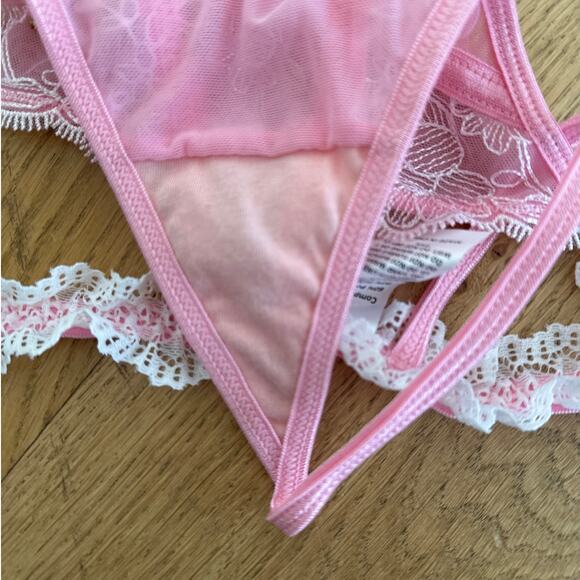No brand - Strawberry and  Lace Underwire Bra & Thong Set in Pink & White - Picture 2 of 4